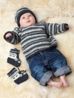 Knitted sleeveless dress and cardigan