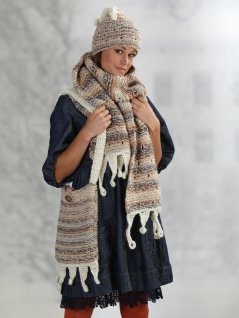 Knitted hat, scarf and bag
