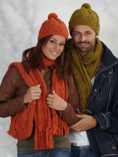 Knitted hat, scarf, bag and tea cap