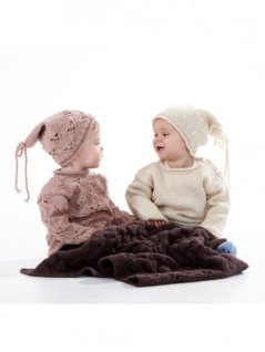 Patterned and plain knitted sweater, hat and blanket