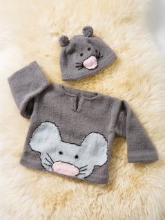 Sweater and hat with mouse motif