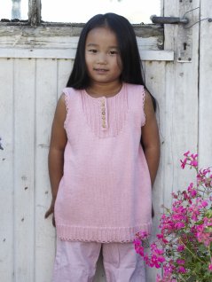 Tunic with neck closure