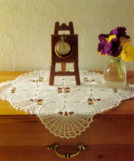Tablecloth with leaf pattern