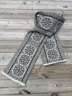 Scarf with pattern