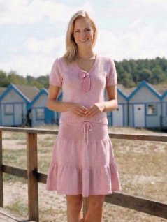 Short-sleeved top and skirt