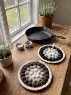 Crochet potholder with bubbles