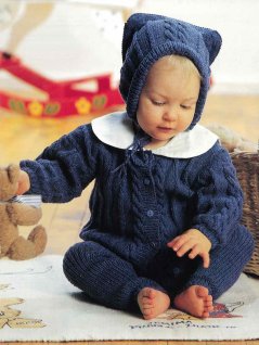 Sweater, cardigan, t-shirt, tights, long pants, hat and visor cap
