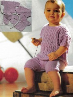 Cardigan, jumper, t-shirt, trousers and hat