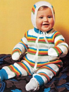 Knitted baby jumpsuit, hat and mittens