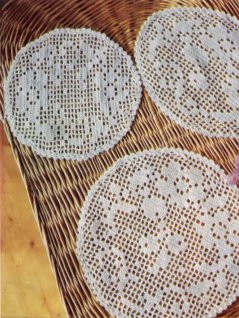 Oval tablecloths and round tablecloths