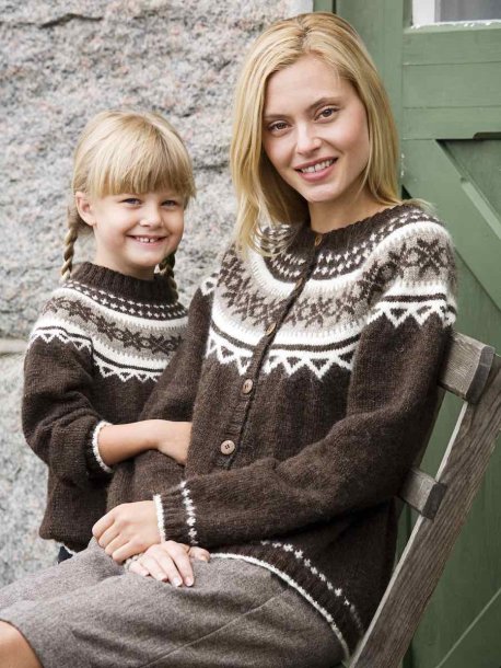 Circular knitted cardigan and sweater