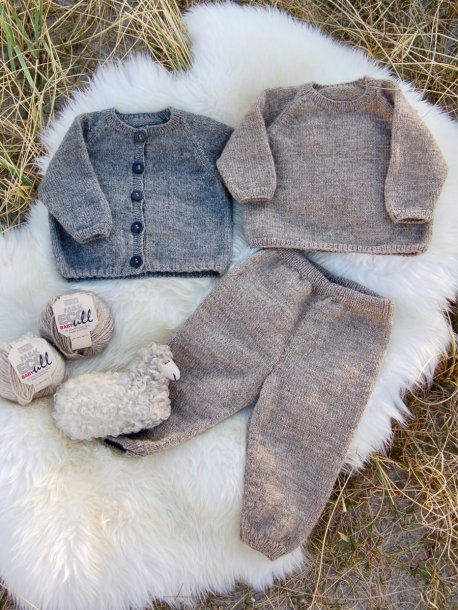 Plain knit raglan sweater, cardigan and pants