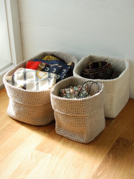 Crocheted baskets in 3-ply yarn