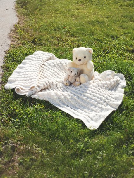 Pleated knitted baby blanket