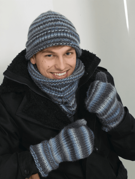 Hat, mittens and scarf polo