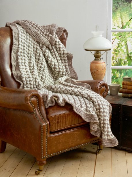 Patterned knitted blanket