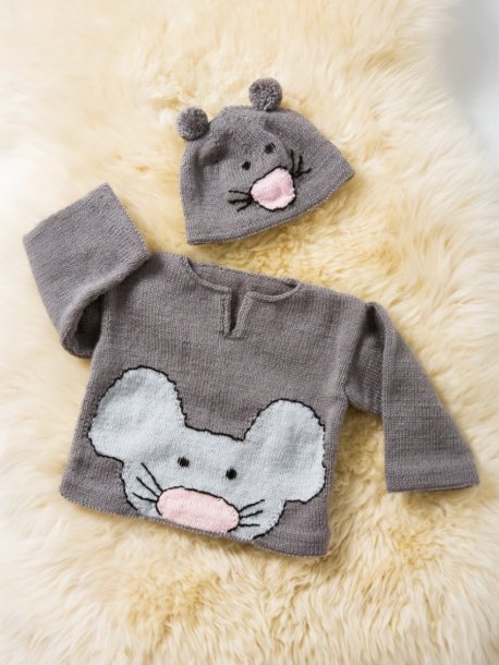 Sweater and hat with mouse motif
