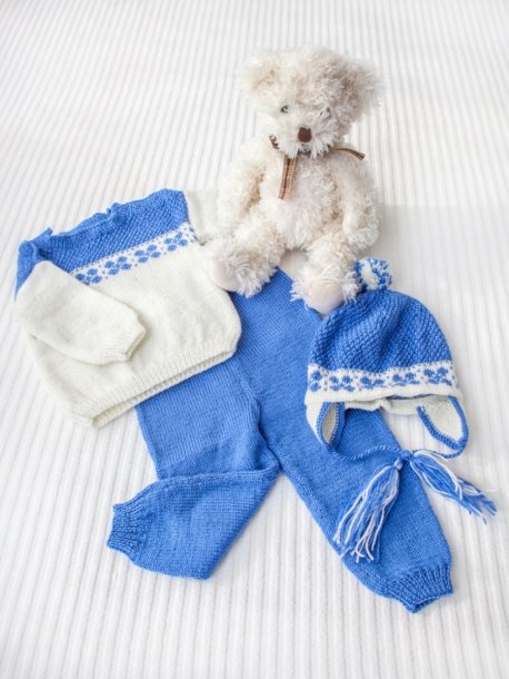 Sweater, pants and hat