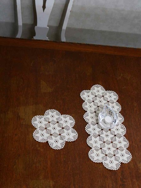 Crochet tablecloth and runner