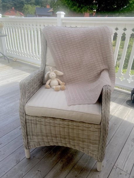 Pleated knitted baby blanket