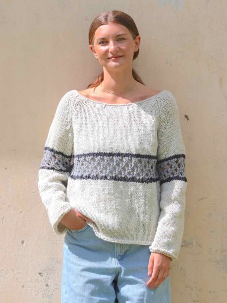 Raglan sweater with border