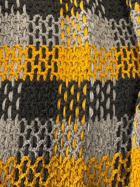 Crochet blanket with fringe
