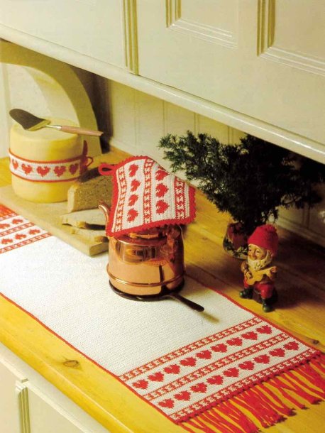 Runner, potholder and cheese ribbon