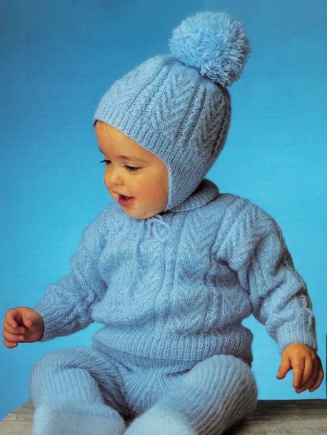 Pullover, hat and pants